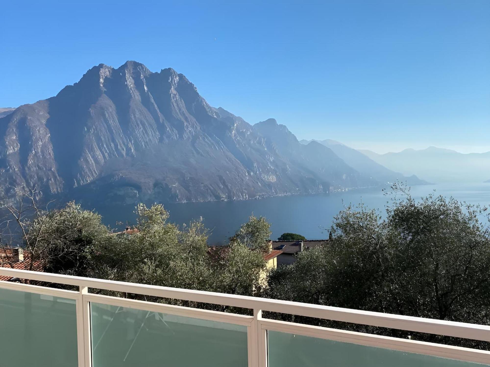 Happy Guest Apartments - Blue Apartment Riva di Solto Esterno foto