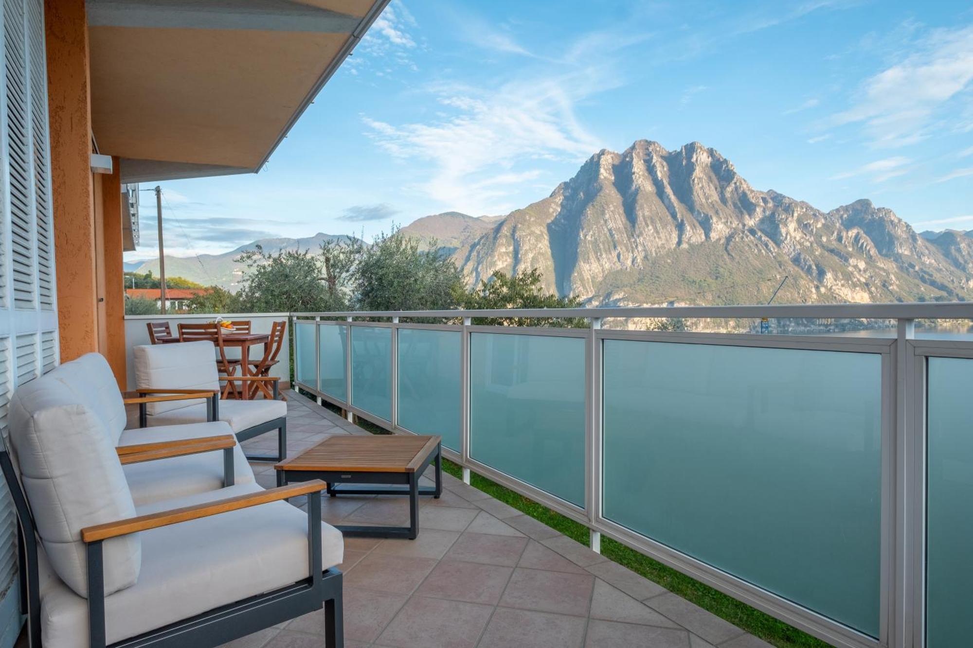 Happy Guest Apartments - Blue Apartment Riva di Solto Esterno foto